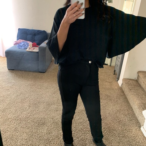 Who What Wear Black Bell Sleeve Top - Picture 3 of 10